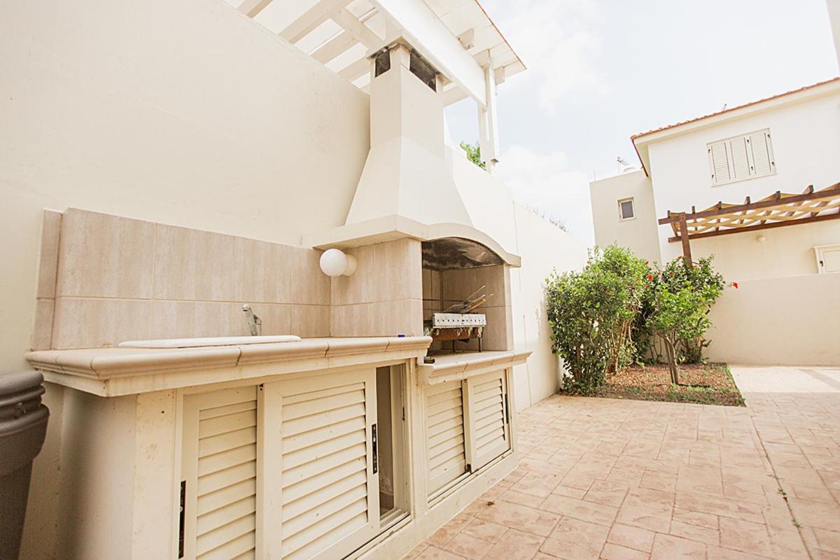 Atlantica 4 Bedroom Villa Near The Beach Protaras Exteriör bild